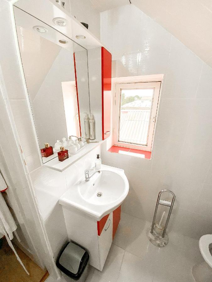 Cosy Bedroom For 2 With Balcony In A Family Villa Turnu Măgurele Екстериор снимка