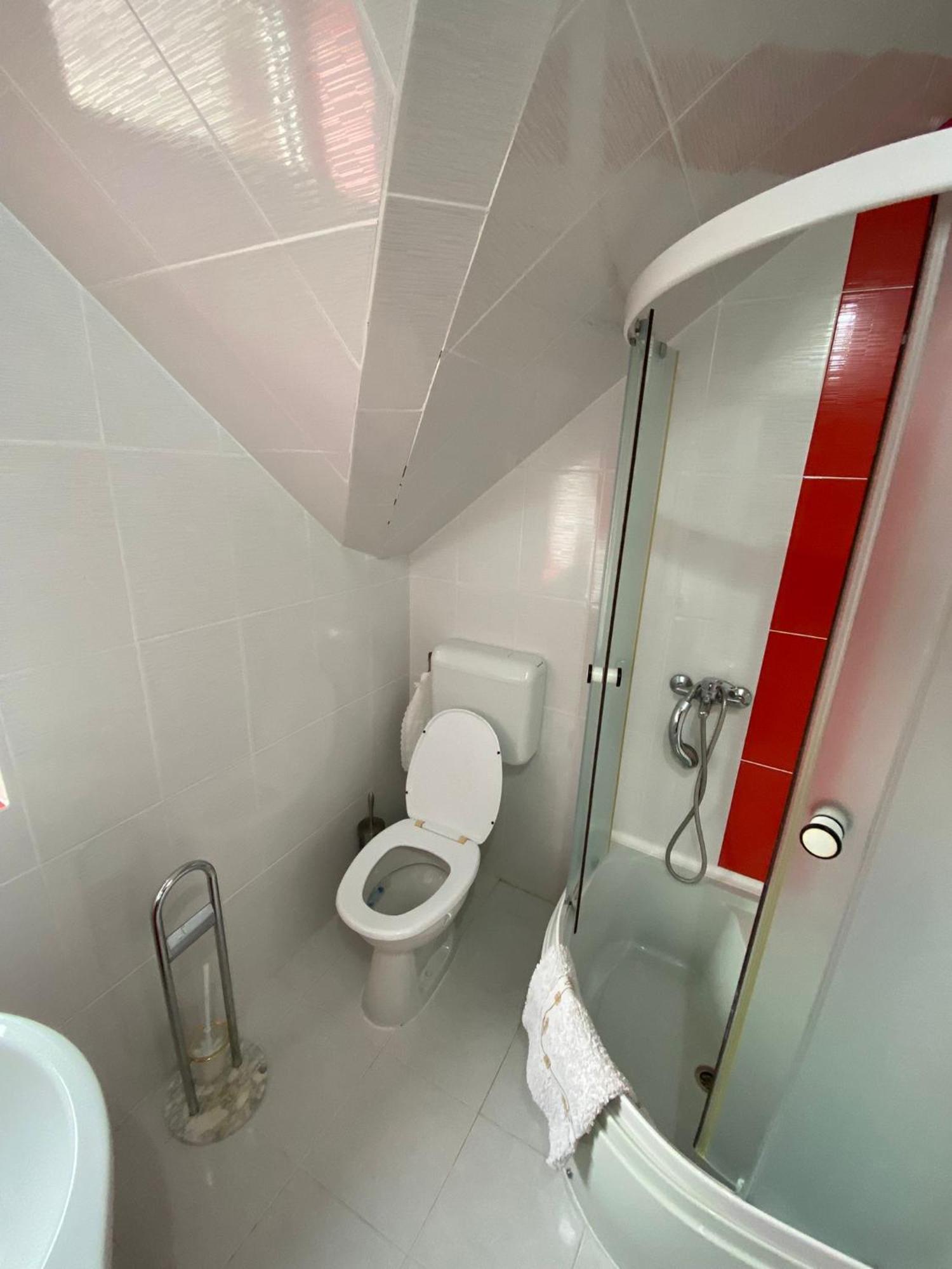 Cosy Bedroom For 2 With Balcony In A Family Villa Turnu Măgurele Екстериор снимка