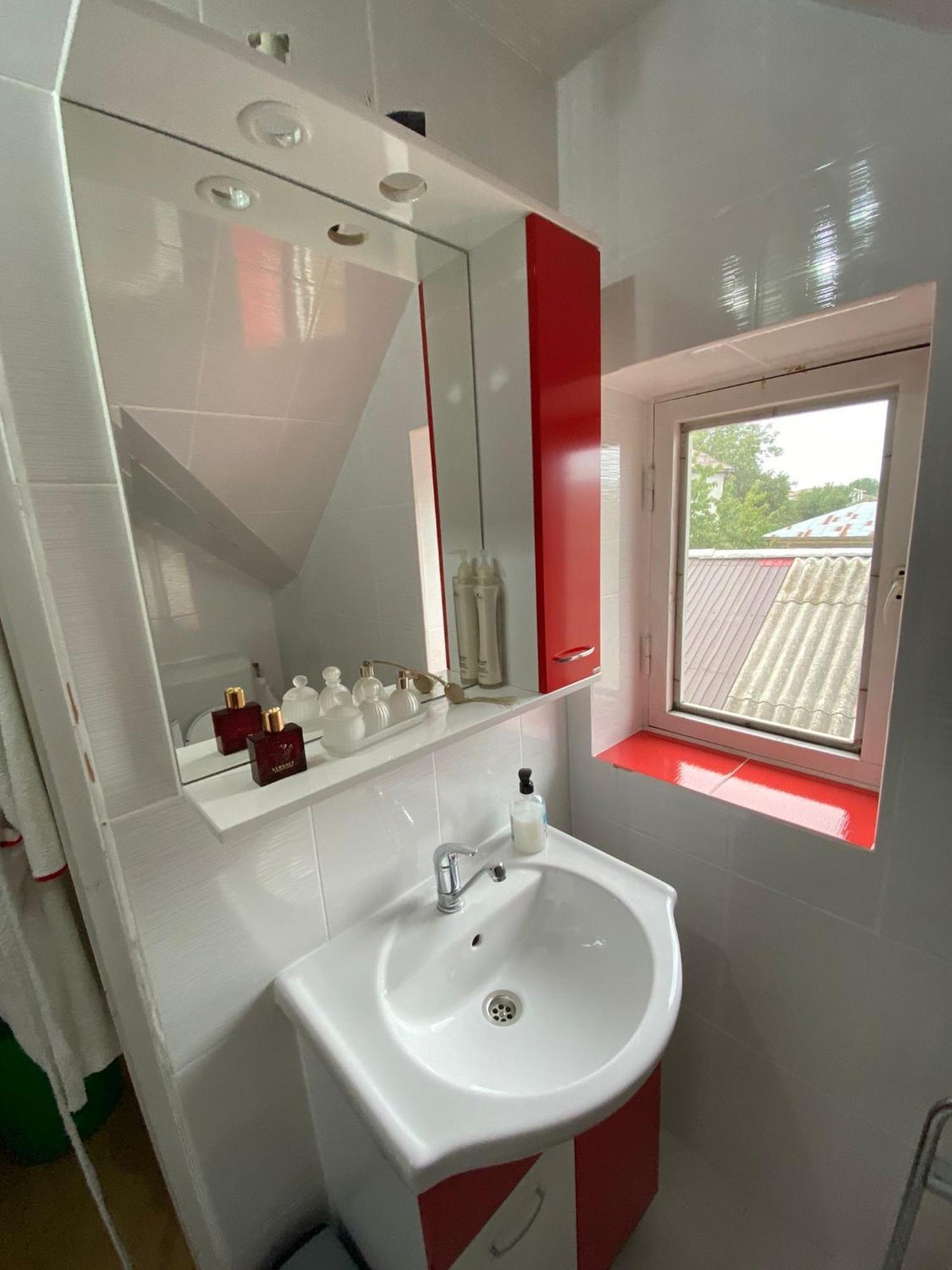 Cosy Bedroom For 2 With Balcony In A Family Villa Turnu Măgurele Екстериор снимка