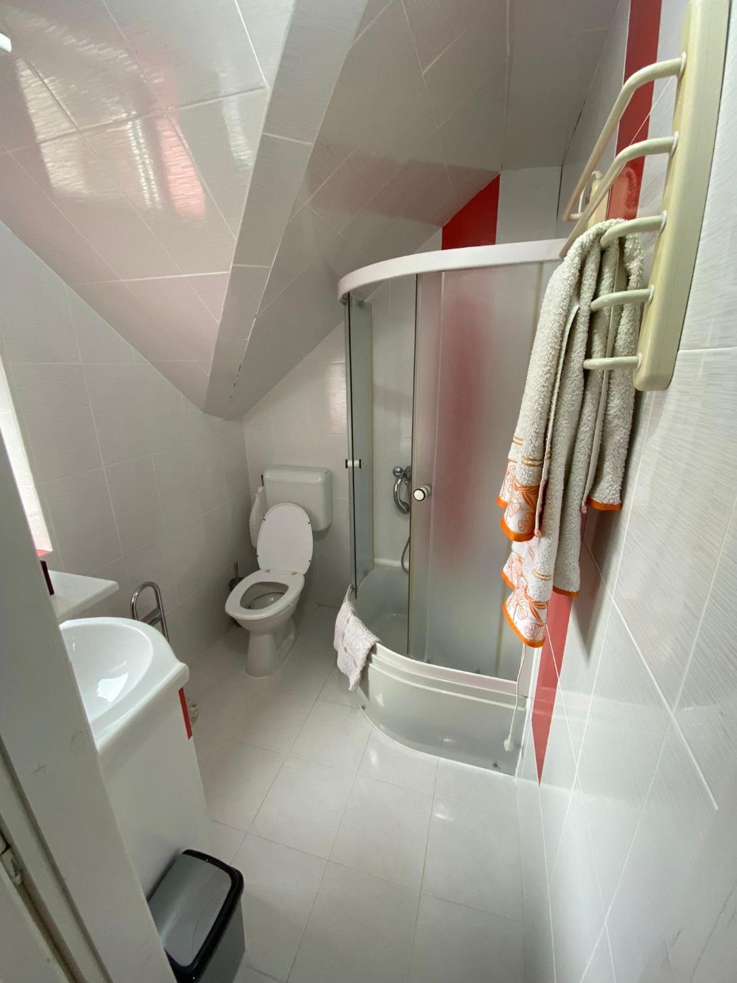 Cosy Bedroom For 2 With Balcony In A Family Villa Turnu Măgurele Екстериор снимка