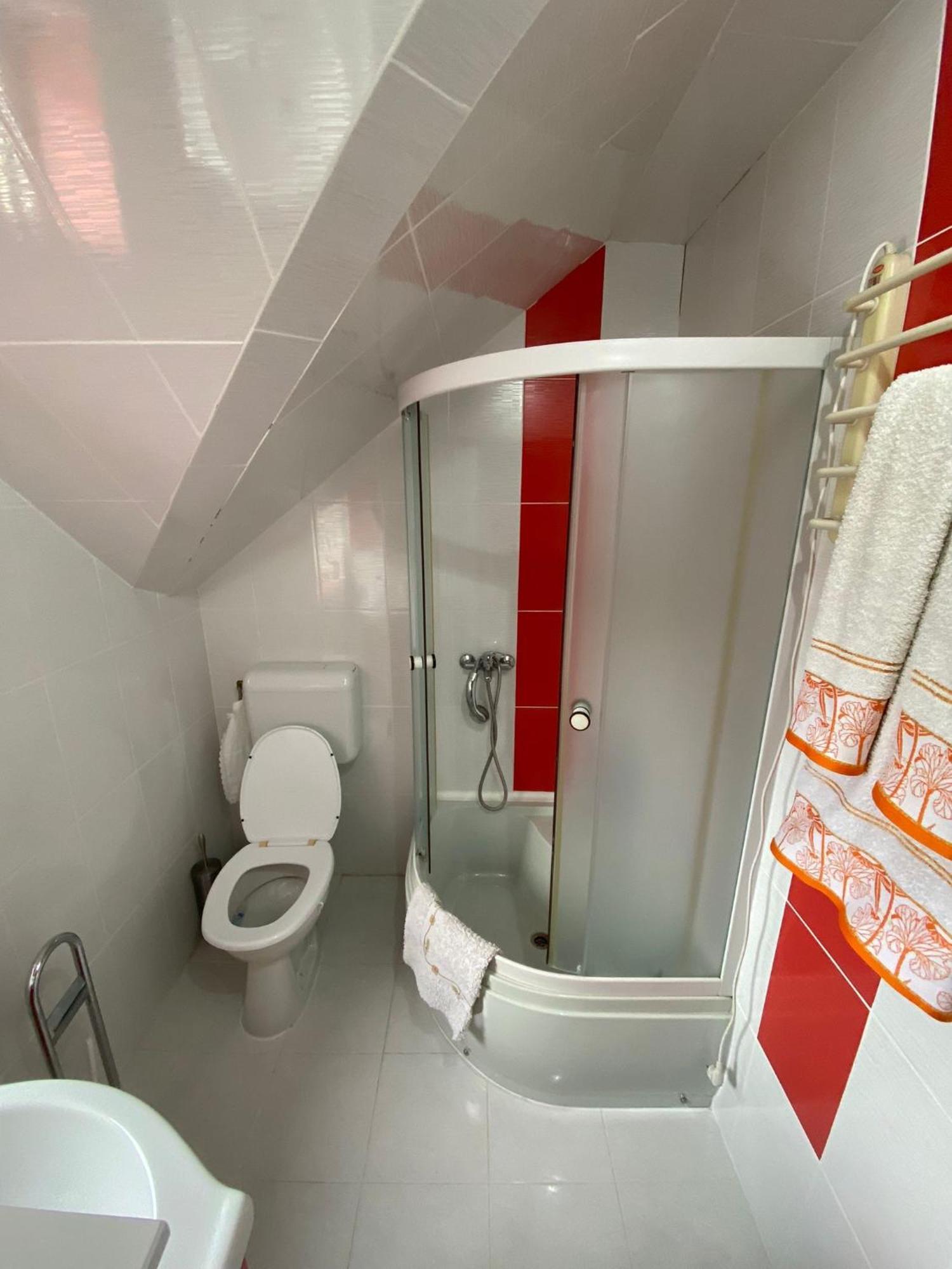 Cosy Bedroom For 2 With Balcony In A Family Villa Turnu Măgurele Екстериор снимка
